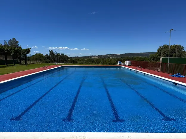 Piscina de 25 metros del Club Tennis Romaní en El Vendrell